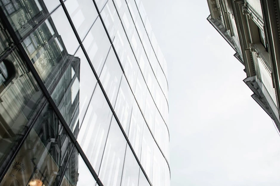 Moderní kancelářská budova v Praze, sídlo Prague Business Catalyst